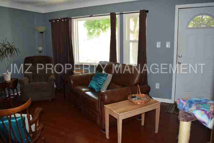 664 Flowerdale St - Photo 3 of 11