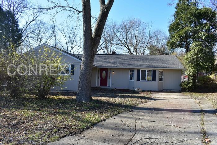 10055 Woodstock Dr - Photo 2 of 14