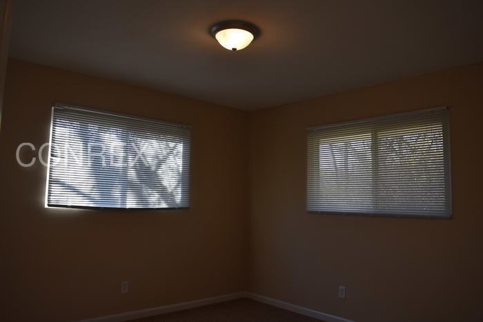 10055 Woodstock Dr - Photo 3 of 14