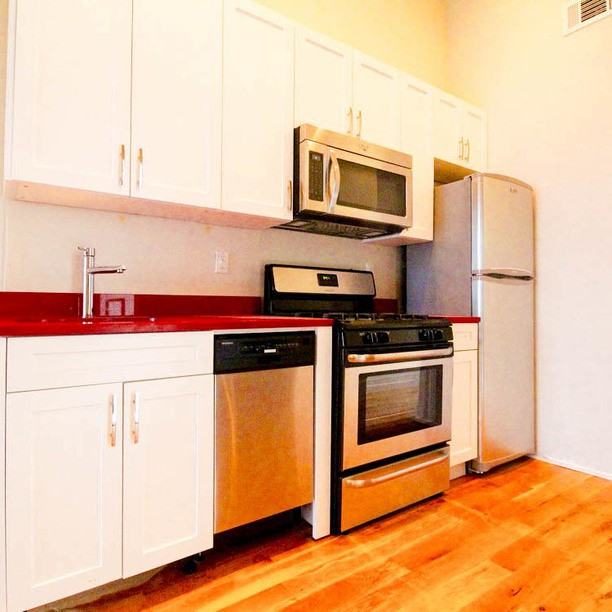 186 Wilson Avenue #1r