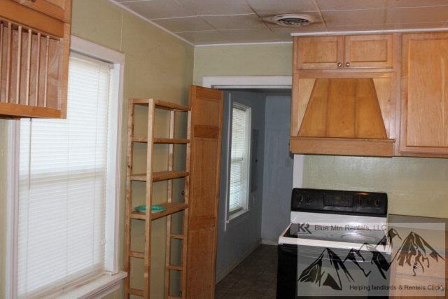 115 Southeast 9th Street - Photo 3 of 10