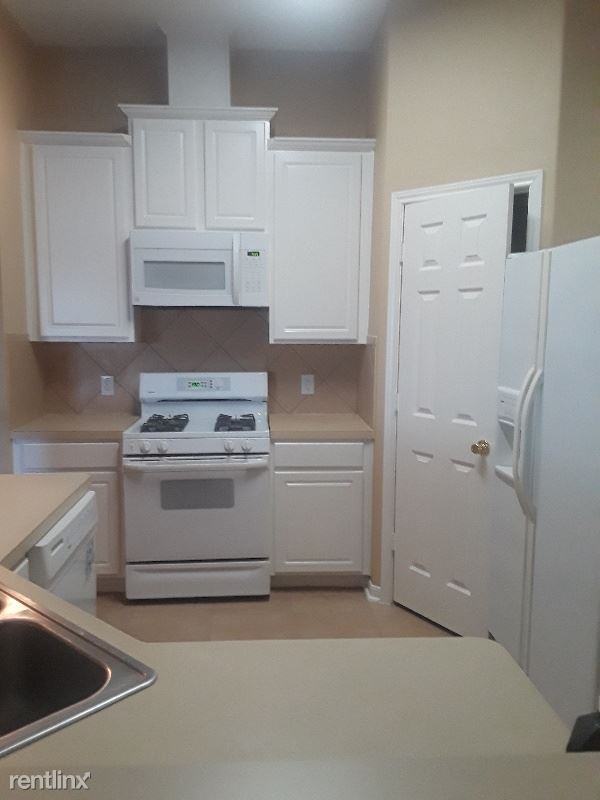 9423 Highland Pointe Dr - Photo 2 of 9