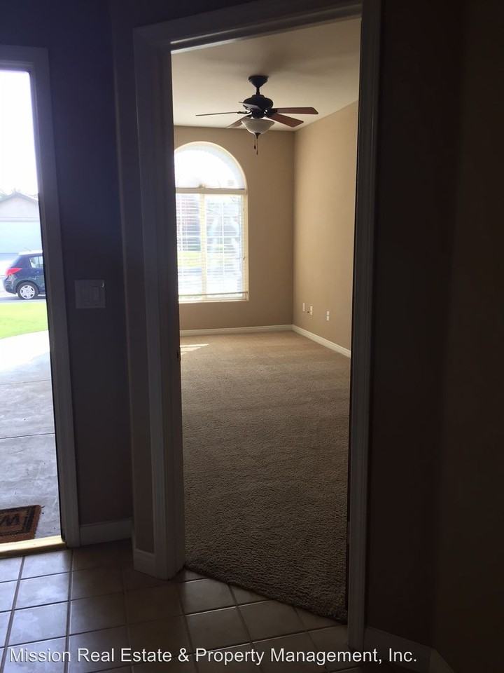 9910 Paper Moon Way - Photo 2 of 12