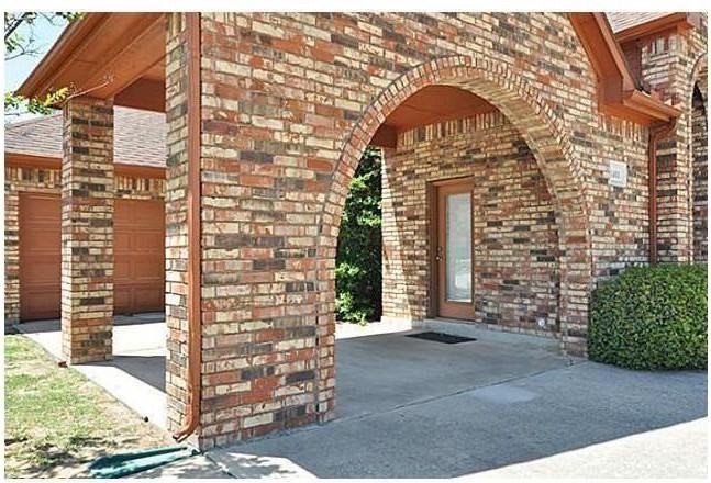 1401 Summercrest Ln - Photo 2 of 21