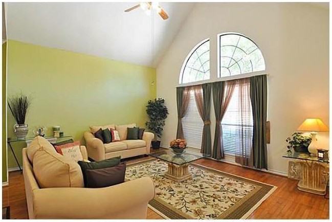 1401 Summercrest Ln - Photo 3 of 21