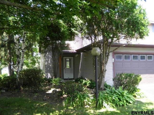 24 Sandhurst Dr - Photo 2 of 28