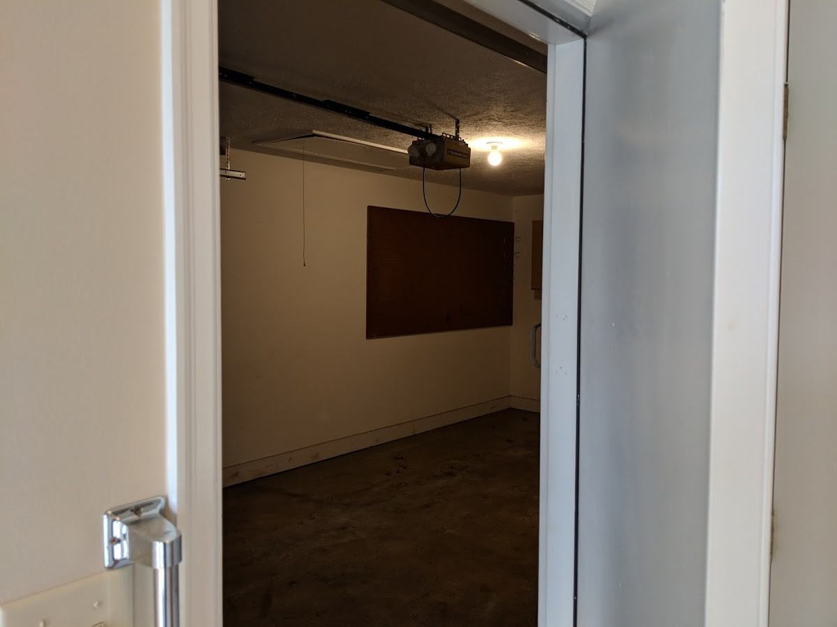 319 Evergreen Ct - Photo 2 of 13