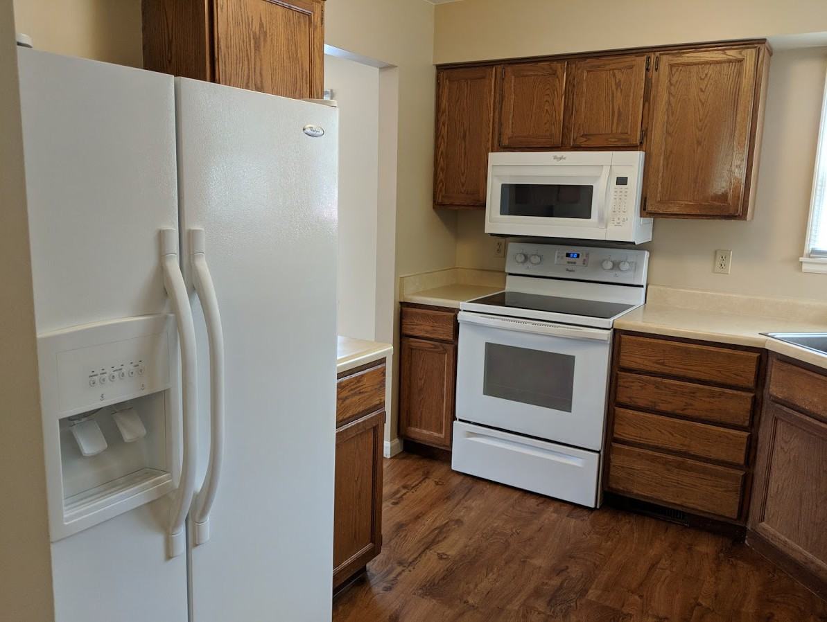 319 Evergreen Ct - Photo 3 of 13