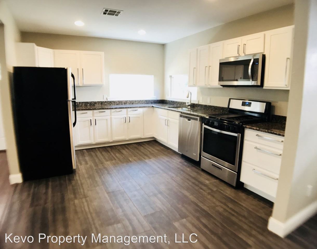 3443 NW 17th St - Photo 3 of 14