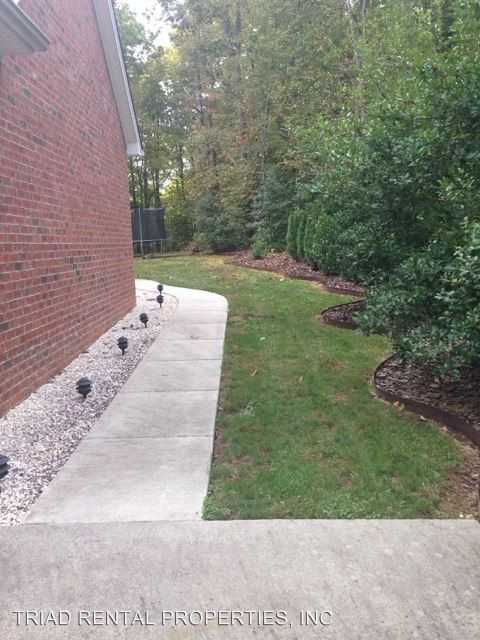 1781 Winchester Heights Dr - Photo 3 of 18