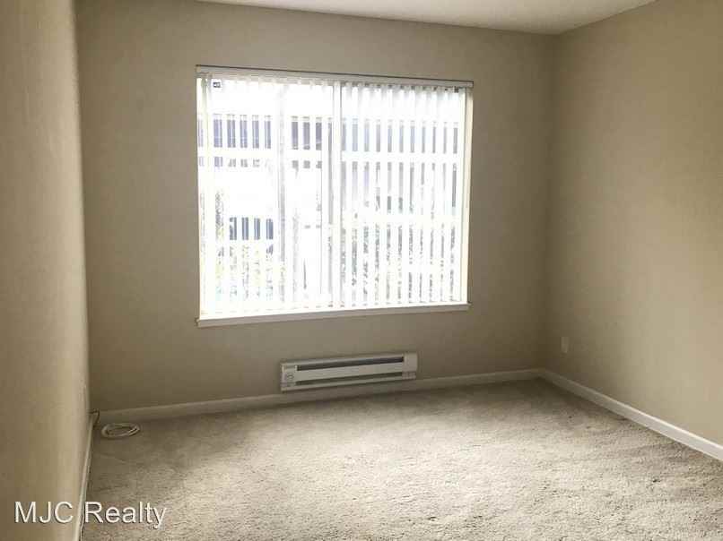 1100 Yarwood Ct - Photo 3 of 10