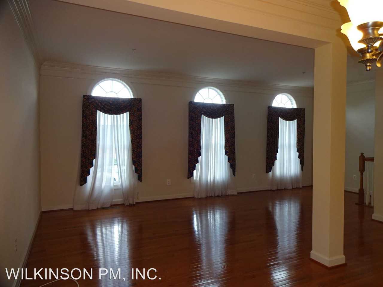 902 W Glebe Rd - Photo 2 of 14