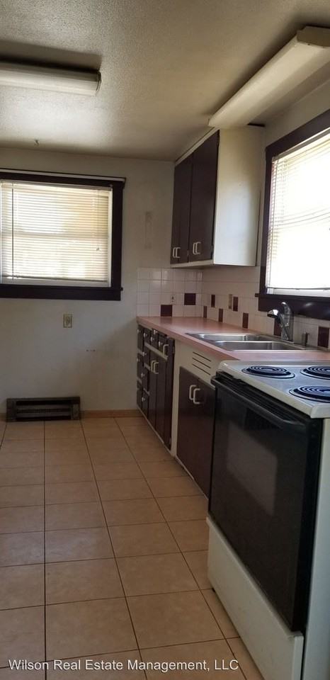 2004 S 10th Ave - Photo 3 of 10