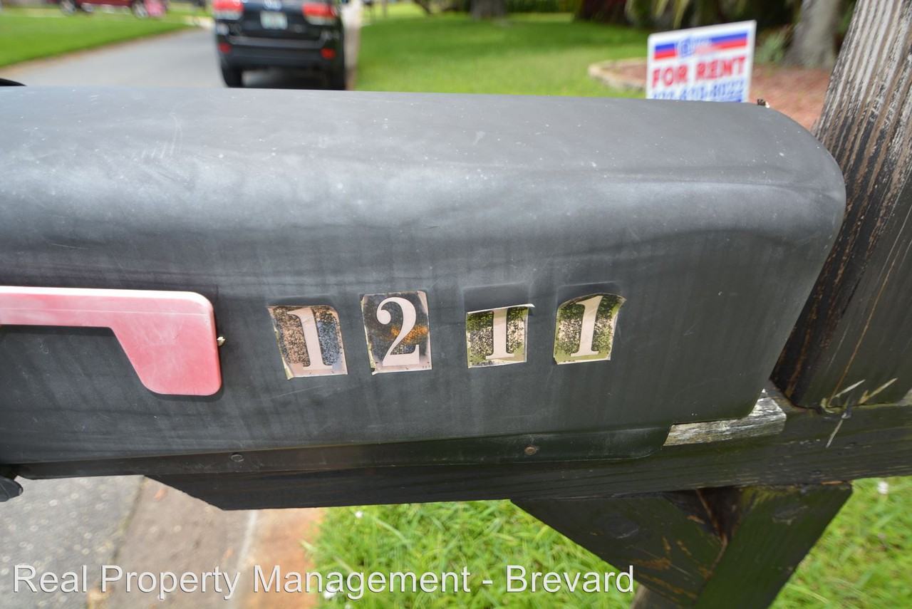 1211 Wentworth Cir - Photo 2 of 14