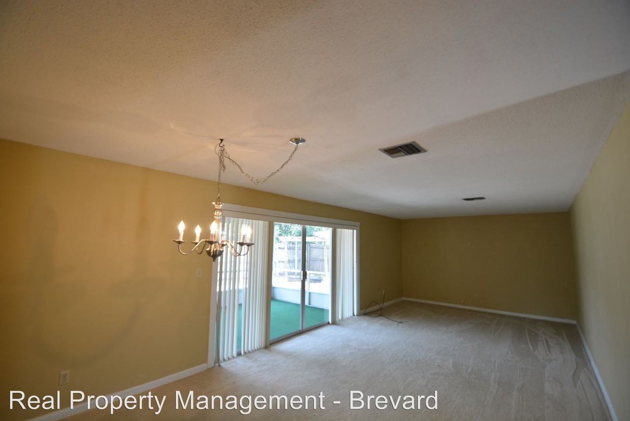 1211 Wentworth Cir - Photo 3 of 14