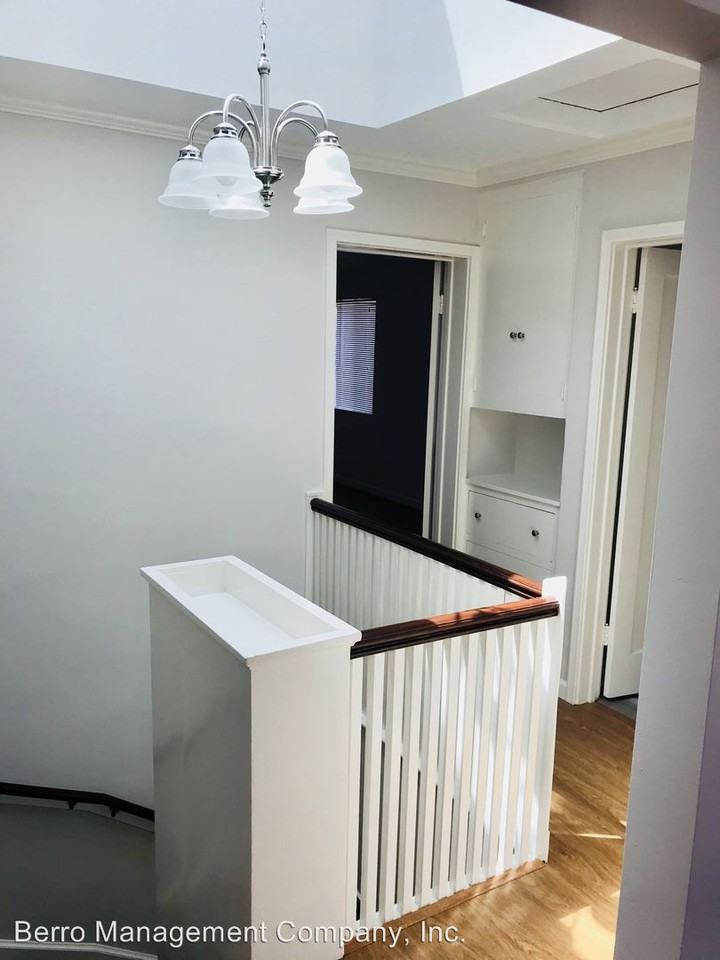 77 64th Pl - Photo 3 of 12