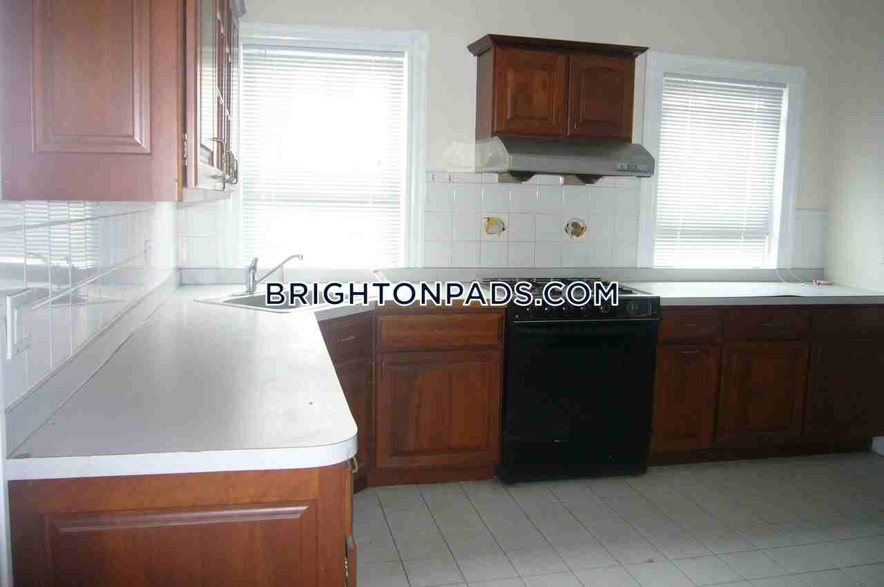 51 Falkland Street #2 - Photo 3 of 4