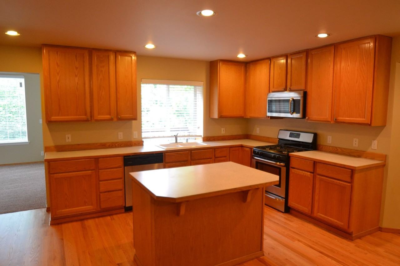 950 SW 11th Pl - Photo 3 of 16