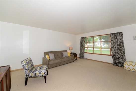 5321 S Catherine Ave - Photo 2 of 10