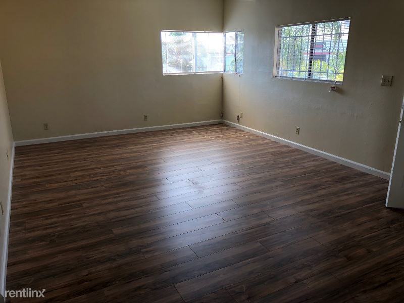 11133 Wright Rd - Photo 3 of 8
