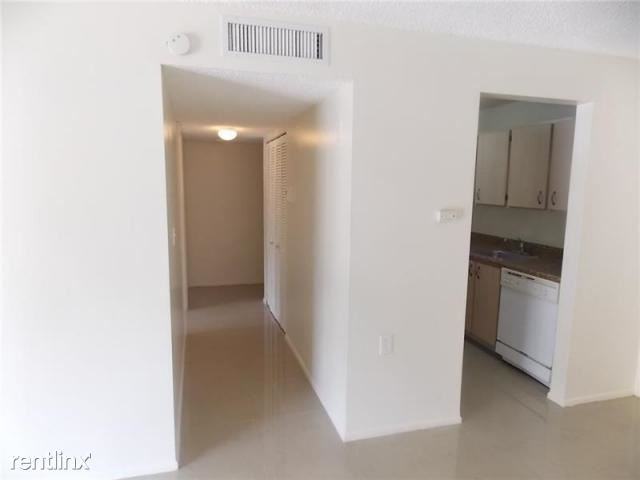 1129 Lake Victoria Dr - Photo 3 of 9