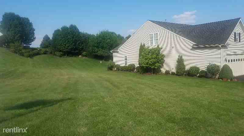 5703 Stockbridge Ct - Photo 2 of 22