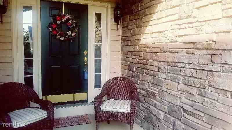 5703 Stockbridge Ct - Photo 3 of 22