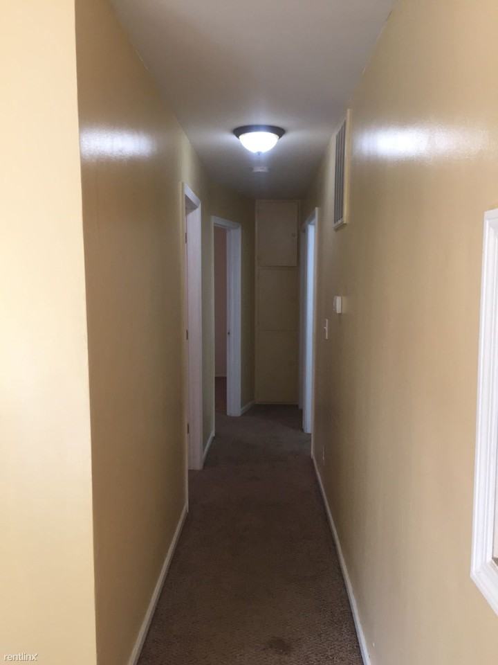 1470 College Ave - Photo 2 of 8