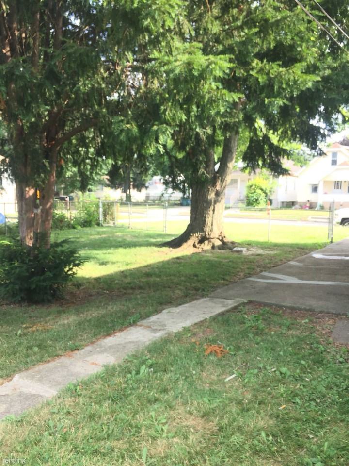 1470 College Ave - Photo 3 of 8