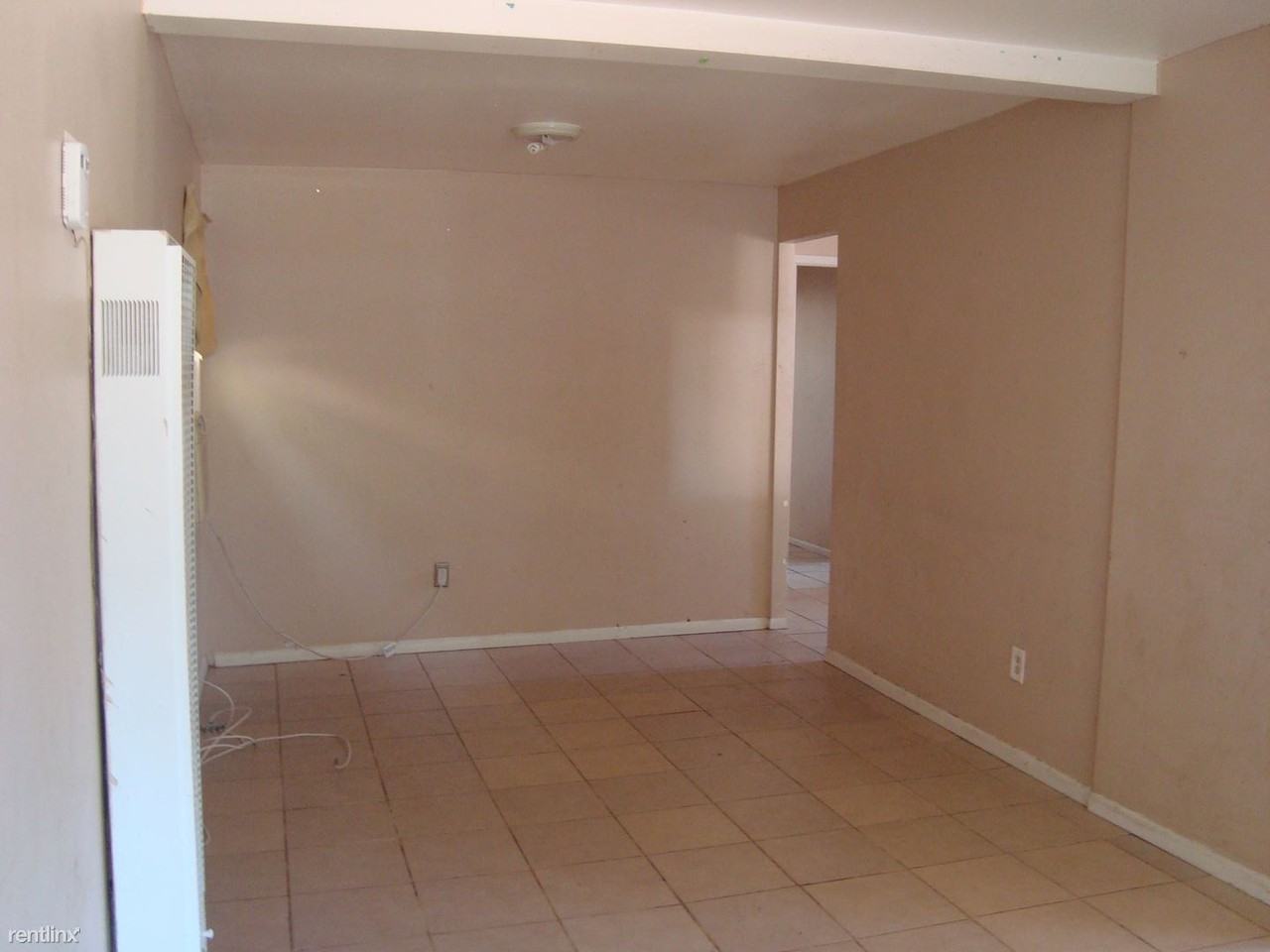 194-196 N. Mayflower St. - Photo 2 of 5