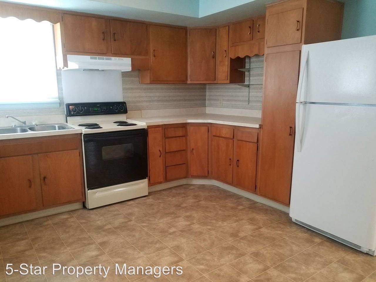 1147 Evans St - Photo 2 of 11