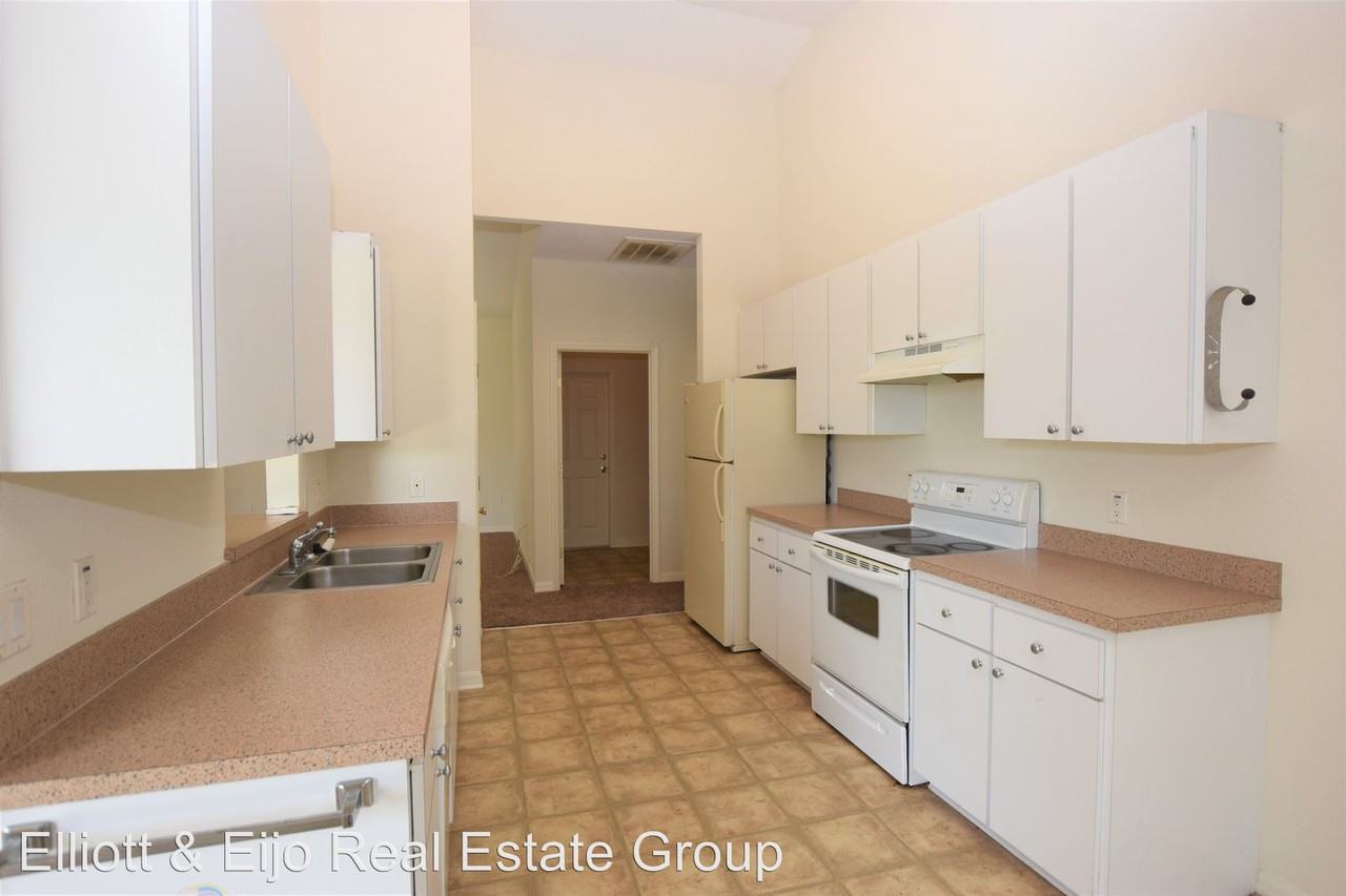 2822 Dunhill Cir - Photo 3 of 12