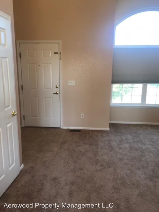 5440 S Versailles Way - Photo 2 of 10