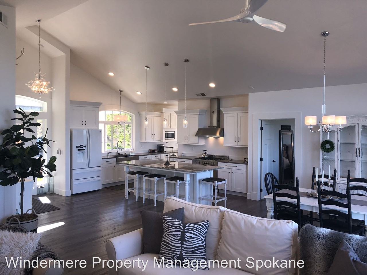 15702 E Timbercrest Ln - Photo 2 of 17