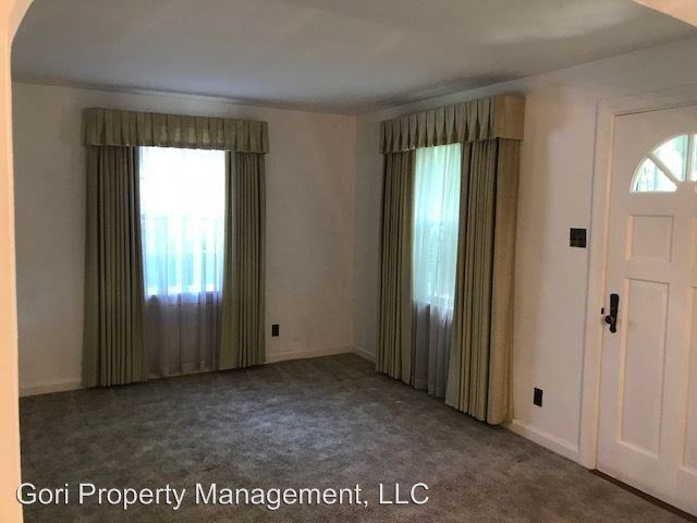 422 Cass Ave - Photo 3 of 12