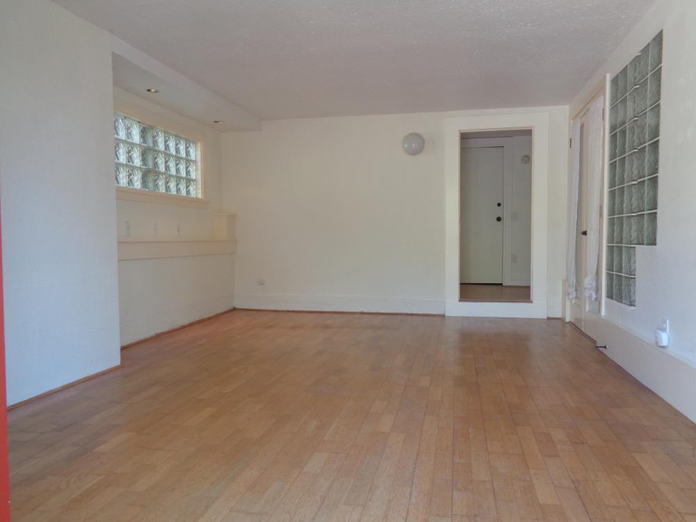 1922 Los Angeles Ave - Photo 2 of 10