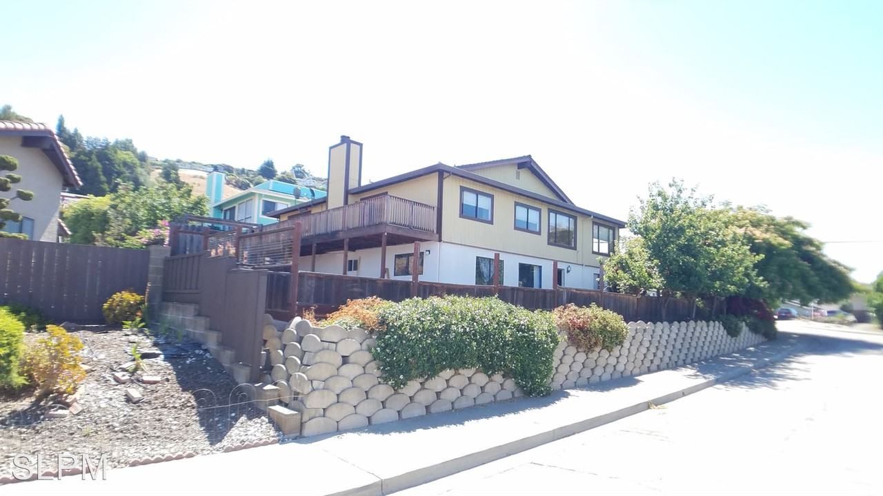 1418 Montrose Dr - Photo 3 of 24