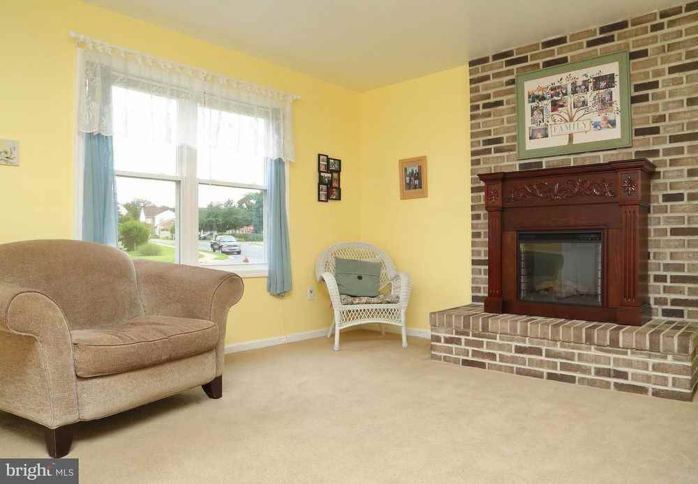 2323 Morris Dr - Photo 3 of 14