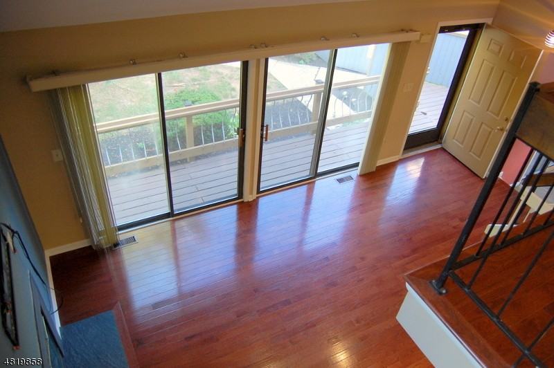 61 Sycamore Ct - Photo 3 of 14