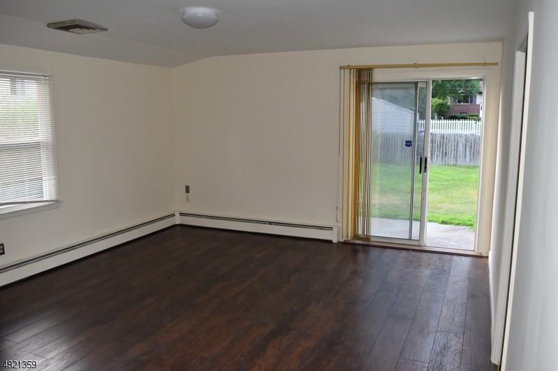 11 Hardwick Ct - Photo 3 of 8