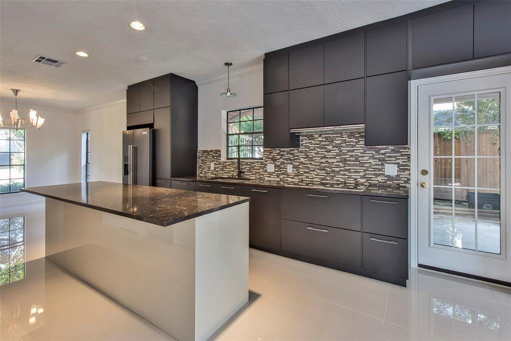 4612 Maple St - Photo 2 of 36