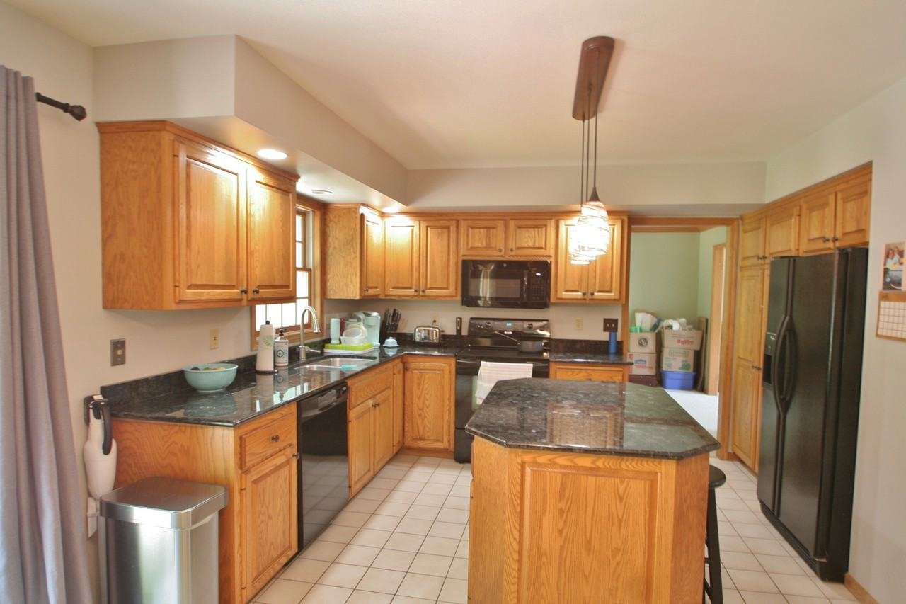 1333 Woodland Drive Southwest - Photo 3 of 20