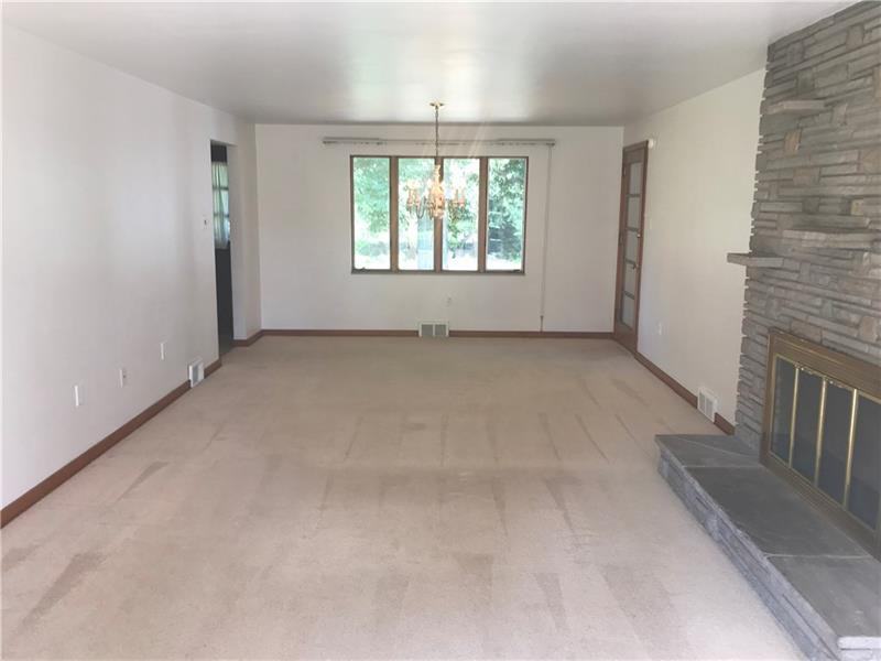 2349 Fairlawn Dr - Photo 3 of 24