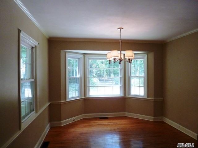 474 Woodbury Rd - Photo 2 of 9