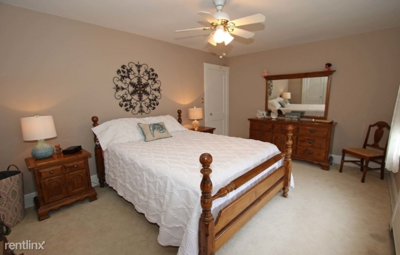 98 Anderson St - Photo 2 of 10