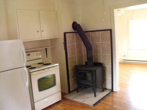 533 Main St W - Photo 3 of 5