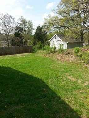 305 Hickory St - Photo 3 of 19