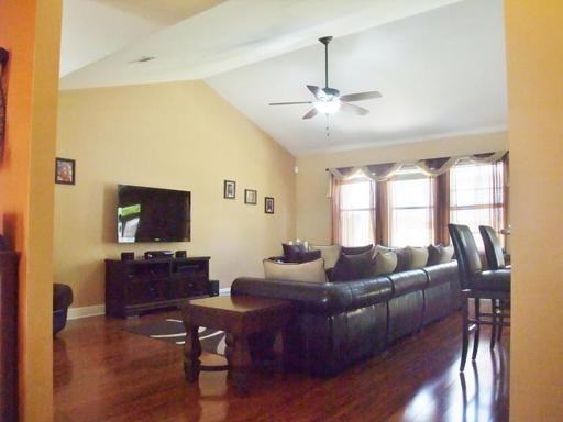 301 Scotch Pine Ln - Photo 3 of 21