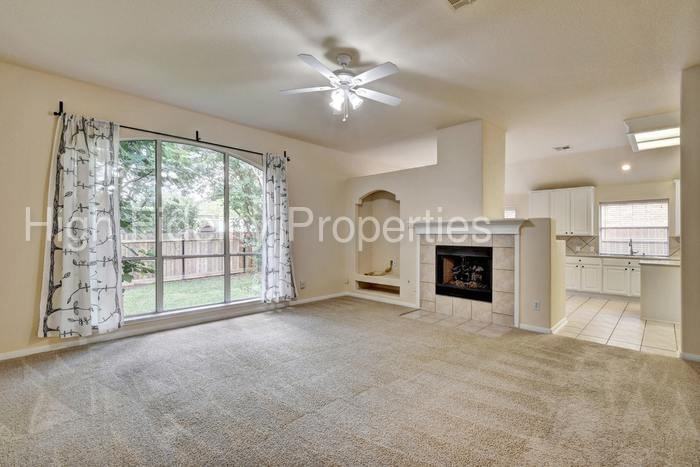 1016 Savanna Ln - Photo 2 of 18