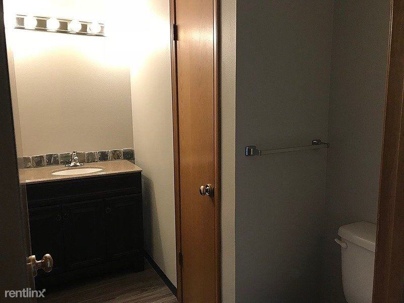 811 Donovan Ave - Photo 2 of 8